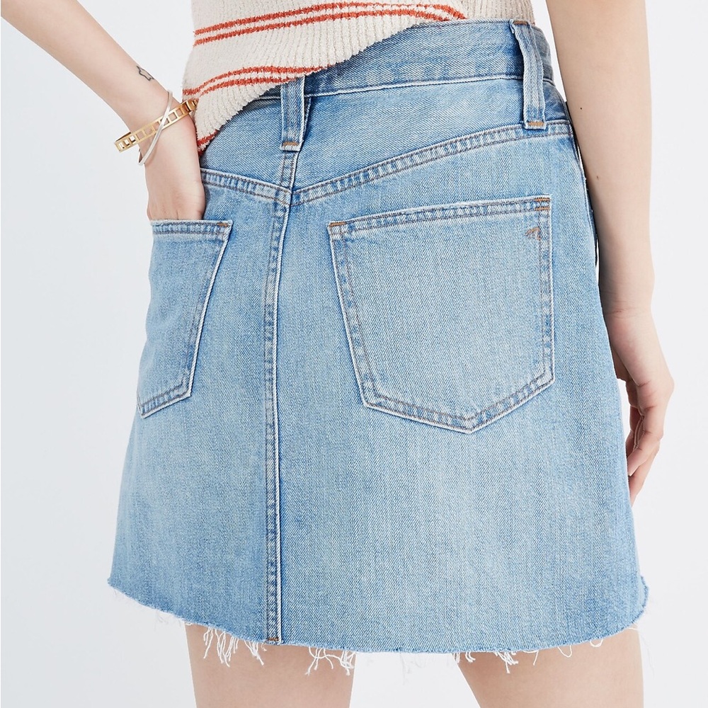 Madewell Rigid Denim A-Line Frayed Hem Mini Skirt in Lovell Light Wash Size 29 - Picture 7 of 11